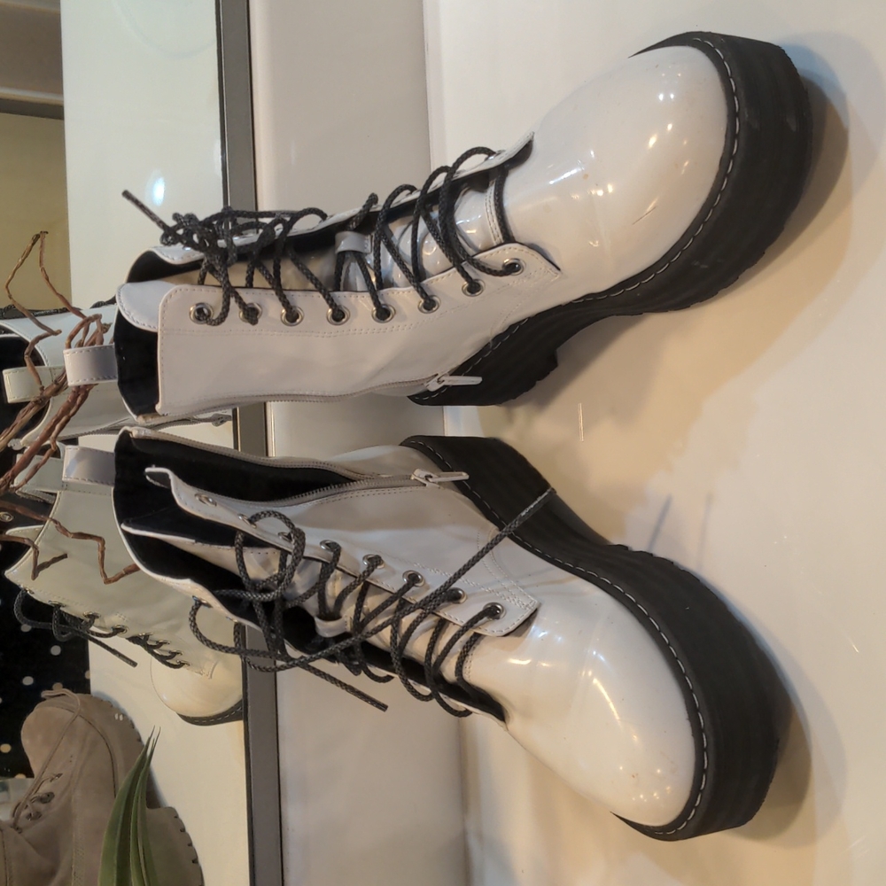 combat boot - platform zip up *white*